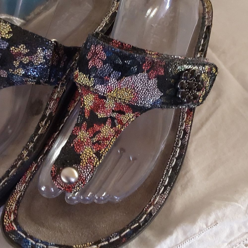 - Algeria Open Toe Sandals - Picture 3 of 11